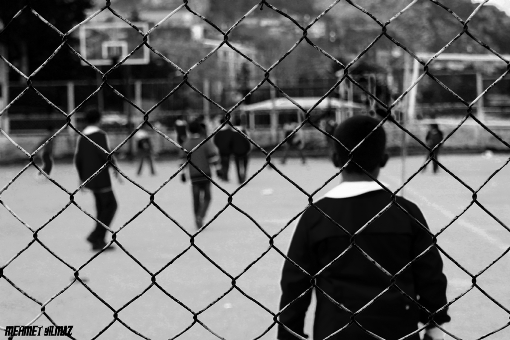 Tellerin arkasndan ocuk olmak