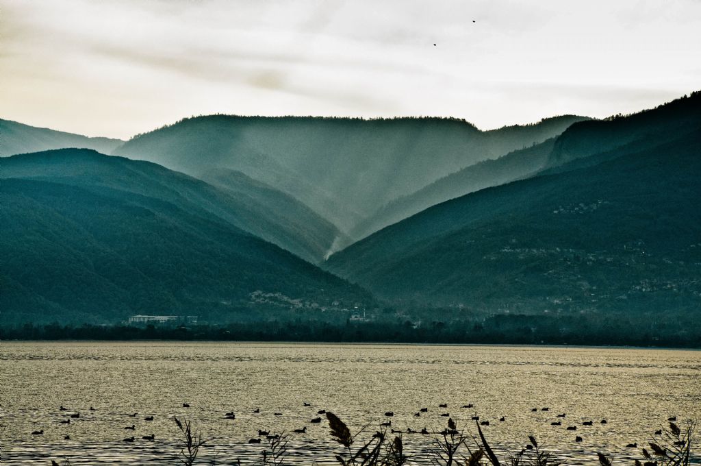 orda bir ky var uzakta