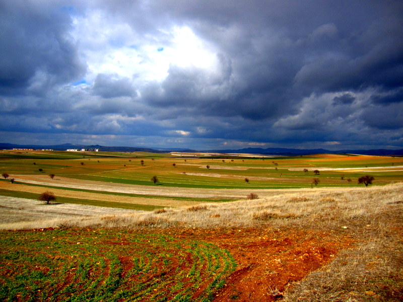 Afyon ovas ve bulutlar