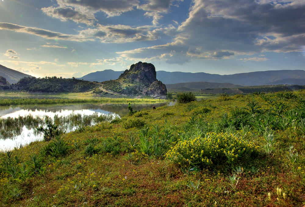 Bulutlu Ambarkaya