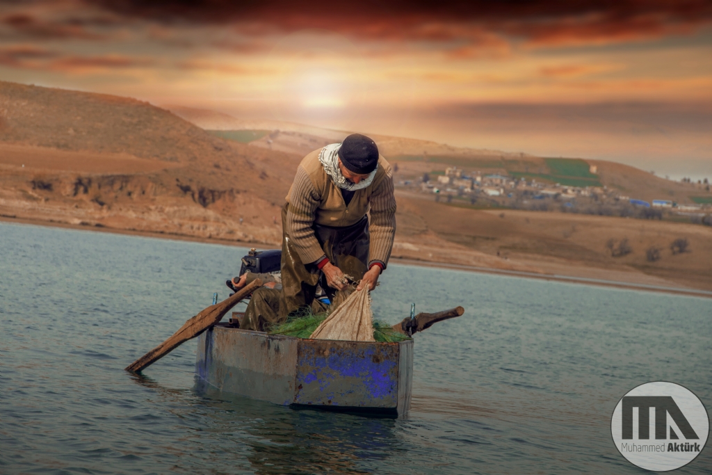 Atatrk BARAJINDA bALIKILAR