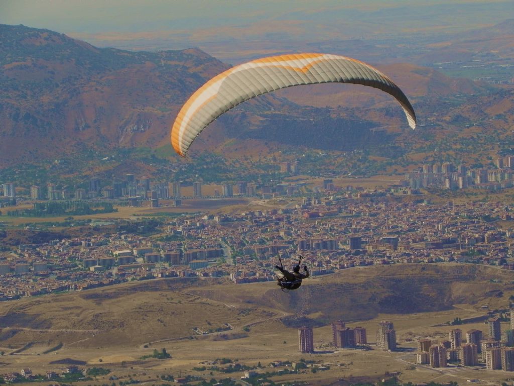 kayseri kanatlarnn altnda