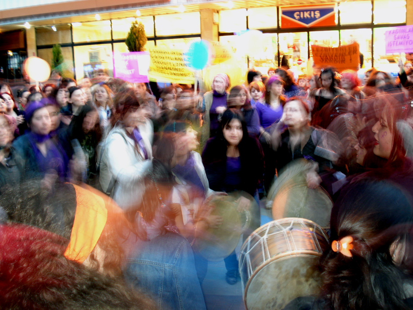 D�nya yerinden oynar kad�nlar �zg�r olsa