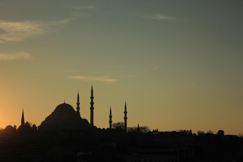 Bir gn daha biterken...