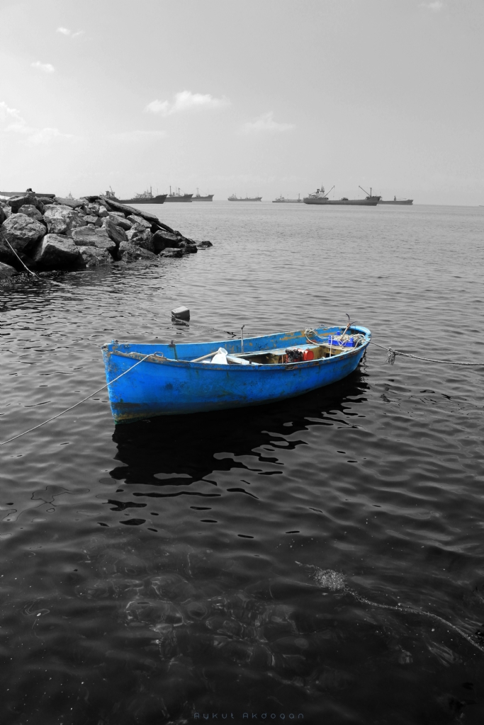 Yalnz , sessiz ve sakin. 