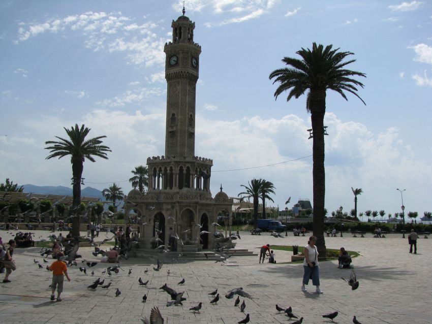 ikiz palmiyeler ve izmir saat kulesi...?