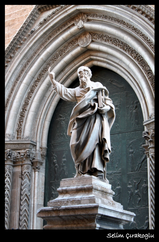 Bir dakika bakarm�s�n arkada��m...