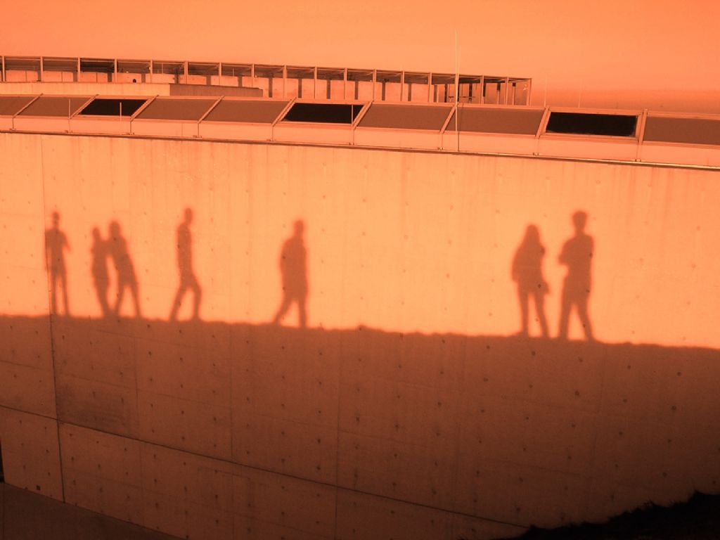 bir duvar y�zeyi ve sahne