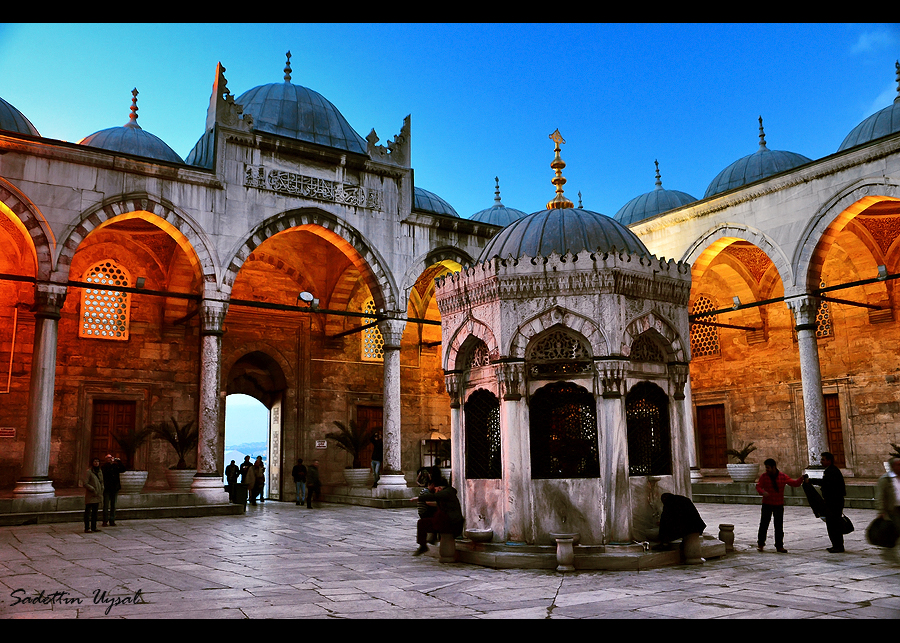 Yeni Camii Avlusu