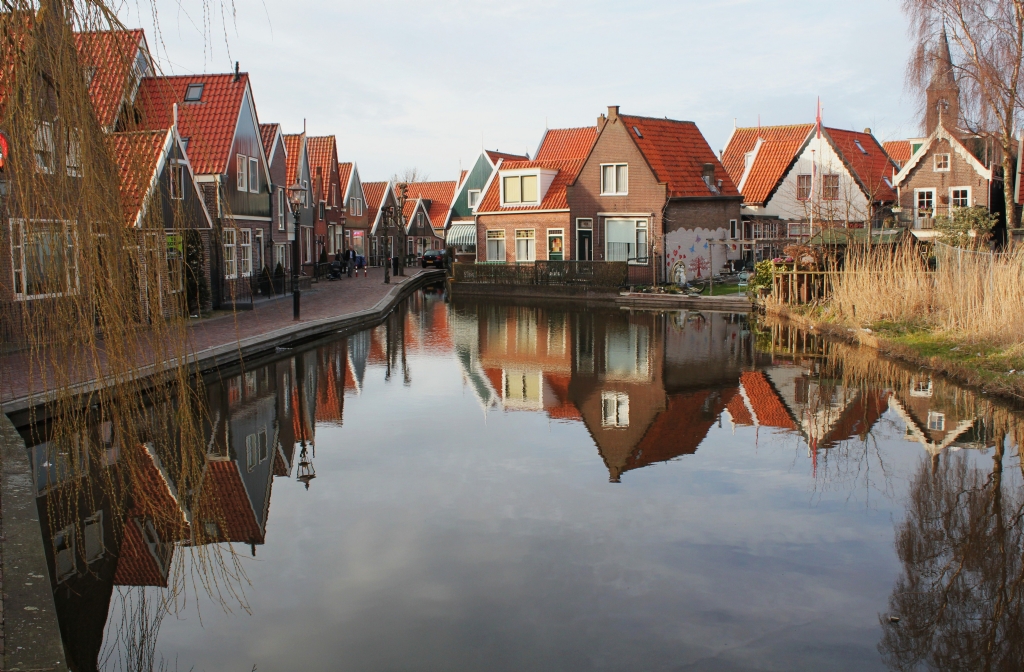 Volendam yansima