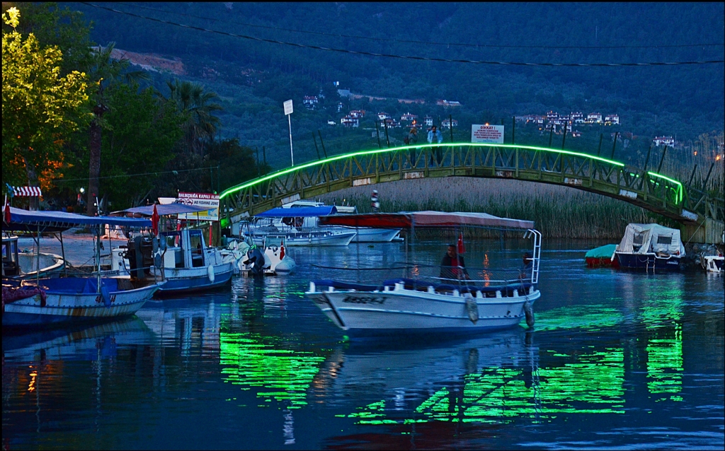 GECEYE BALARKEN AKYAKA...