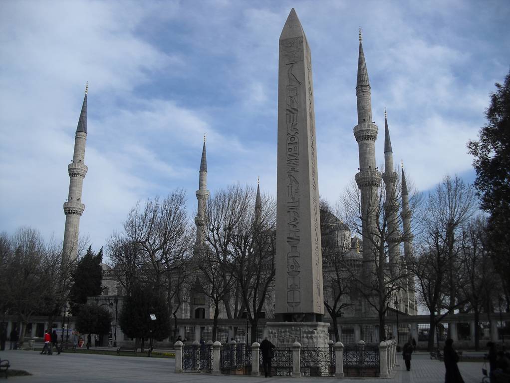 Dikili Ta ve Sultan Ahmet Camii