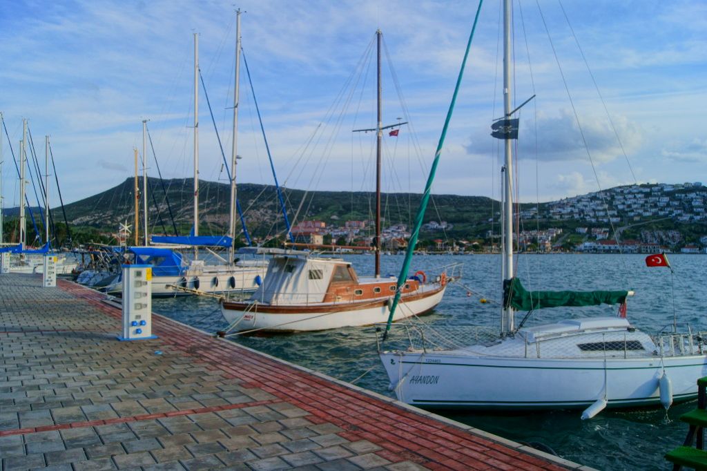 Oturmu�um k�y�na ve yan�mda r�zgar...