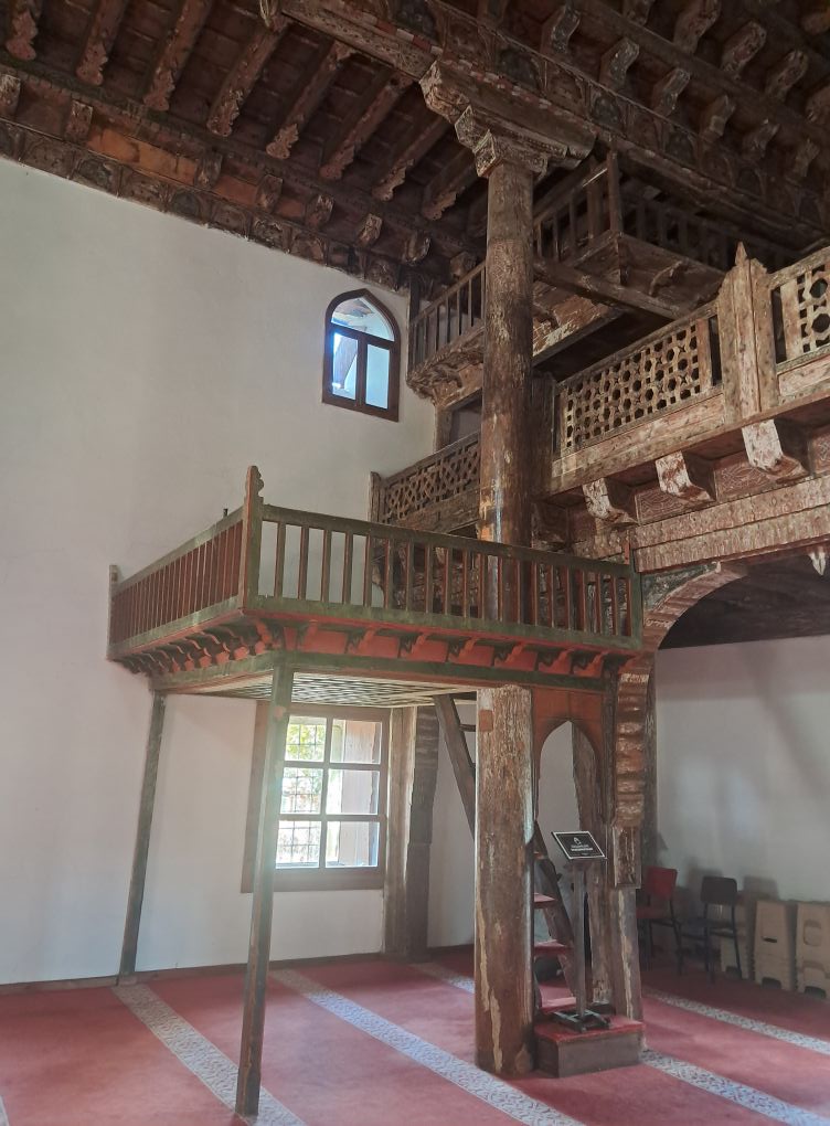 Mahmut Bey Camisi i� mekan�