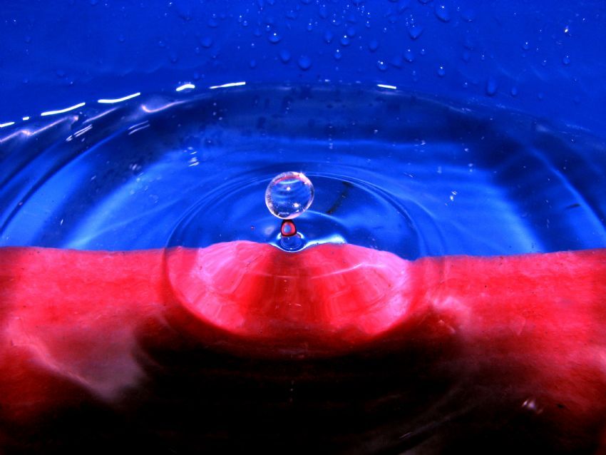 mavi, kirmizi ve damla