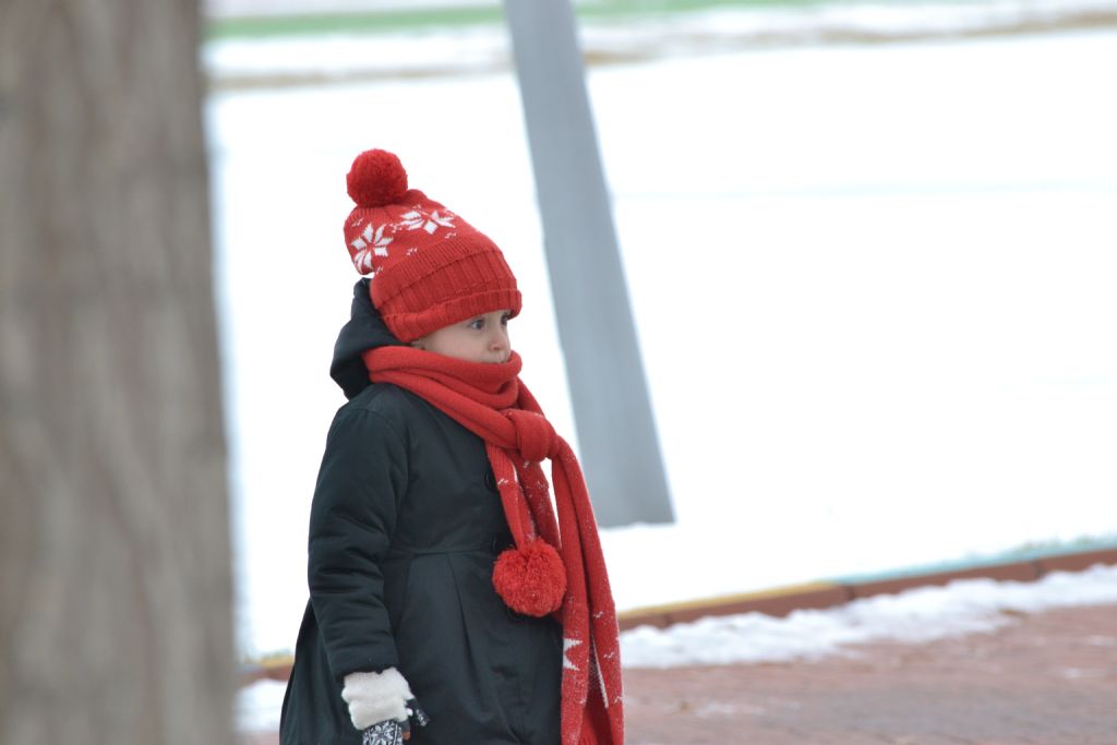 k�rm�z� ba�l�kl� k�z