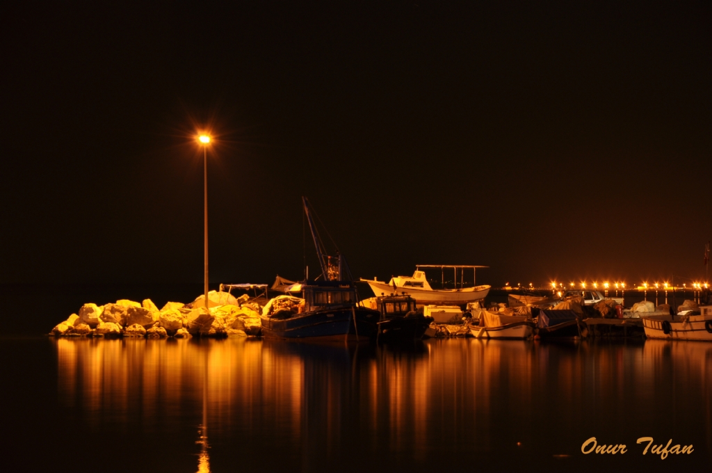 �nciralt� bal�k�� tekneleri gece manzaras�