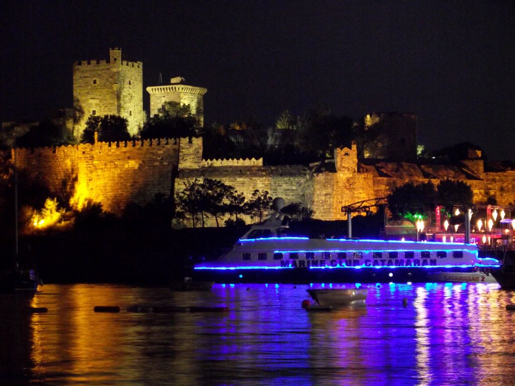 bodrum kalesi ve catamaran