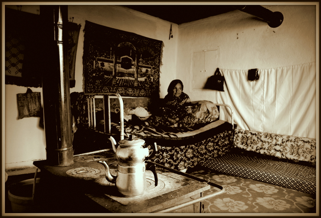 SYAH,,,,,,,,,,,,,,,,,,,,,,, beyaz