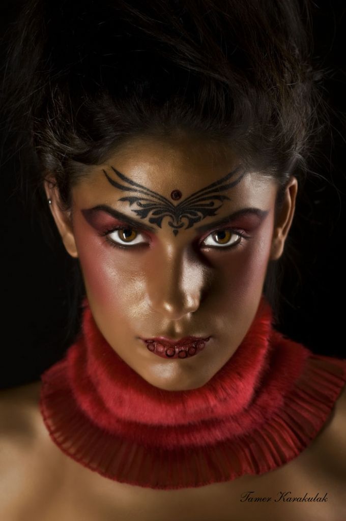 Krmzl Kz - Portreler Serisi