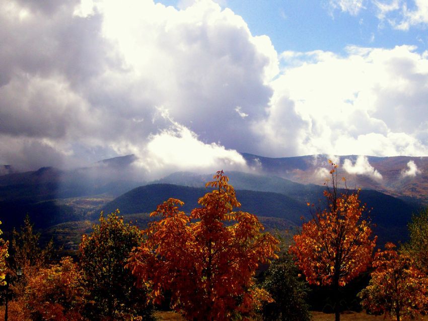 SONBAHAR VE BULUTLAR...........