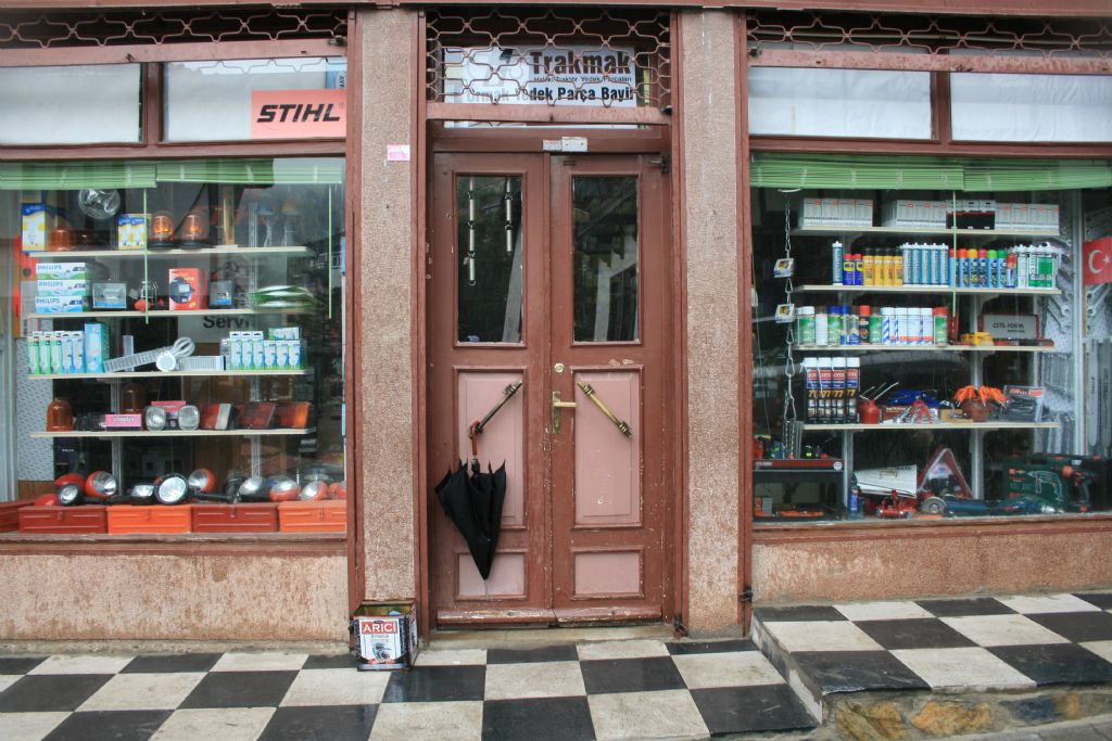 K���k bir kasaba.