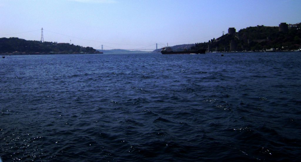 Bir ba�kad�r huzur bo�az�n kollar�nda.