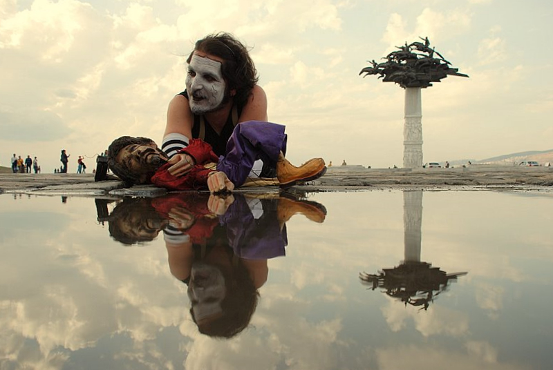 Sanat'a ve Emee sayg ltfen