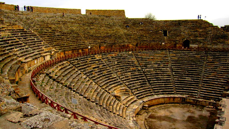 Hierepolis antik tiyatrosu