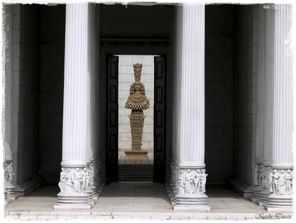 ARTEMS TAPINAI / MNATURK