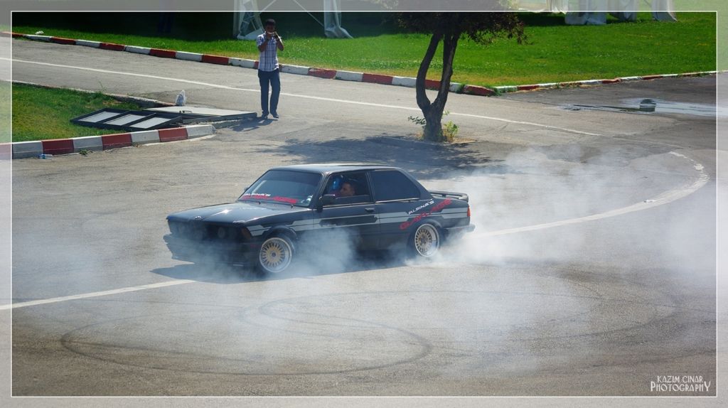 E30 Bu  LAstikleri yakar, Alem  e30 a Bakar...