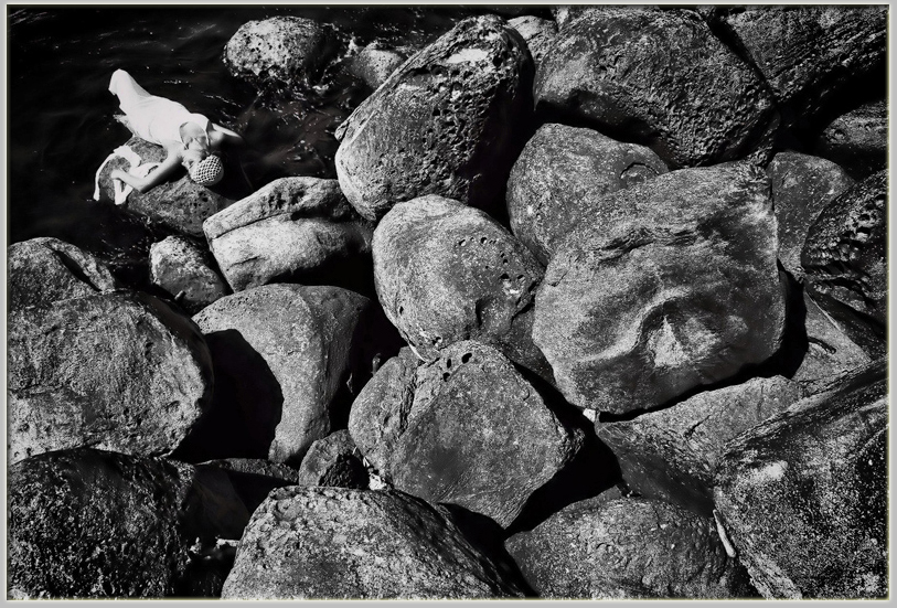 KAYALIKLARDA BR KADIN