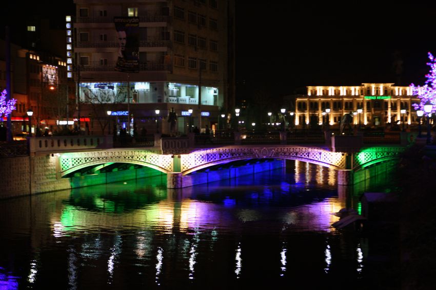 Gece I��kl� K�pr�