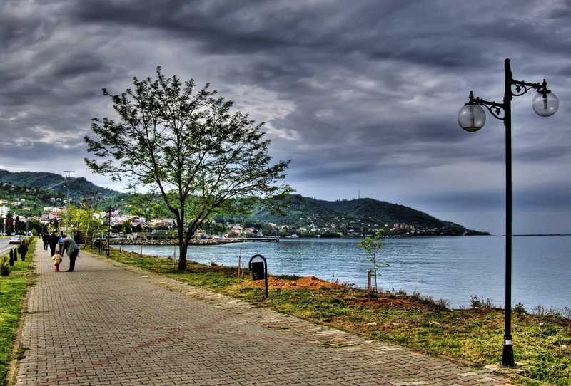 Bir Per�embe G�n�