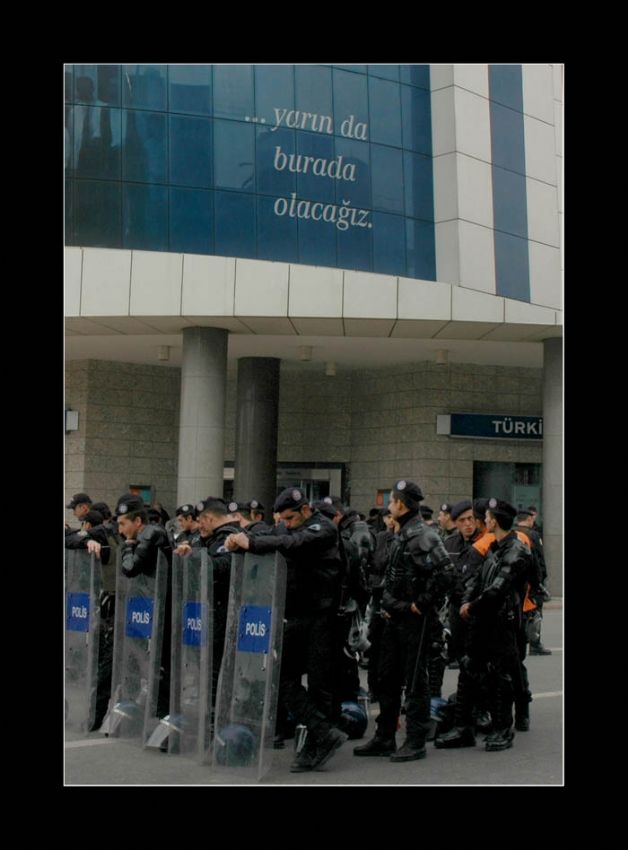 Yar�n da burada olaca��z