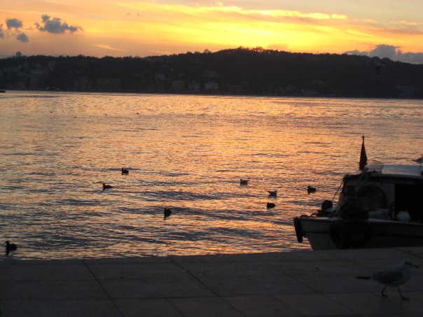 Yeniky'de bir gn daha bitiyor...