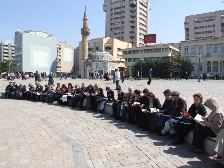 Bizler okuyoruz sizler ?