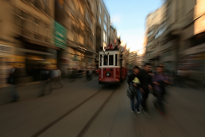 istiklal zomm/out