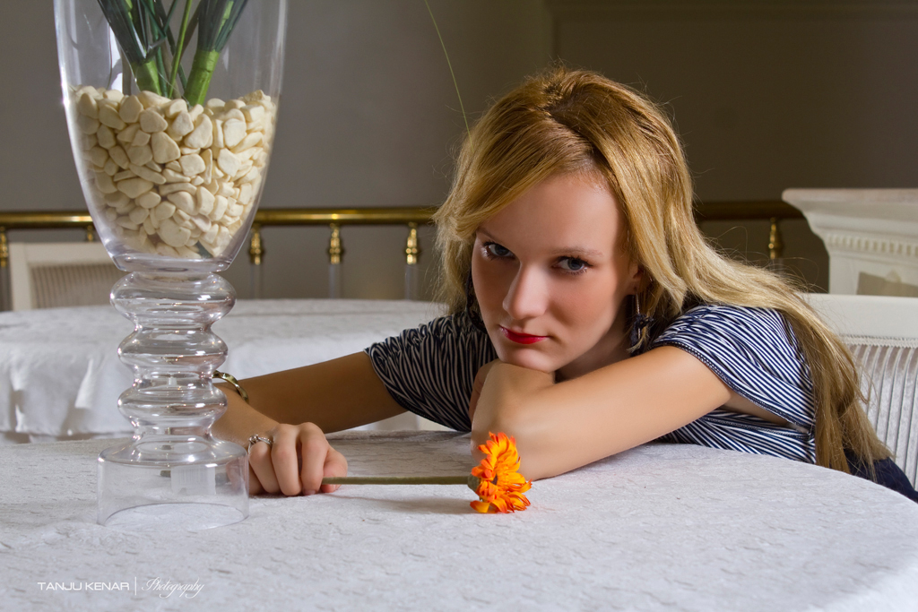 Beklemek...Bo Bir Masada 