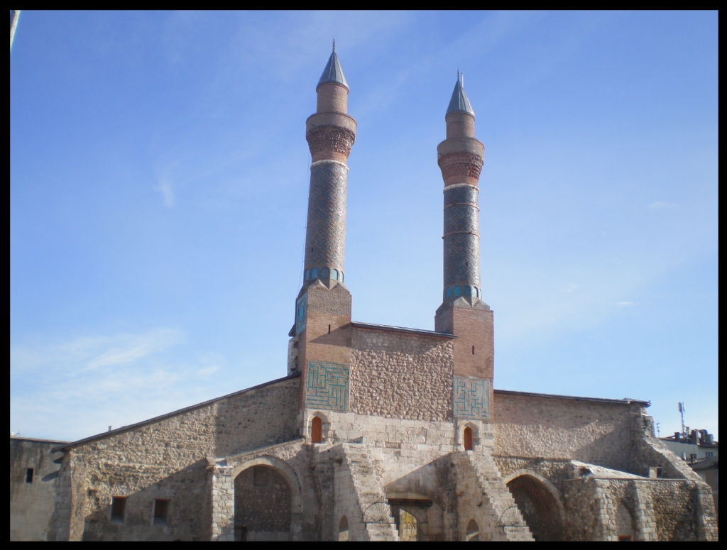 ifte minareli medrese