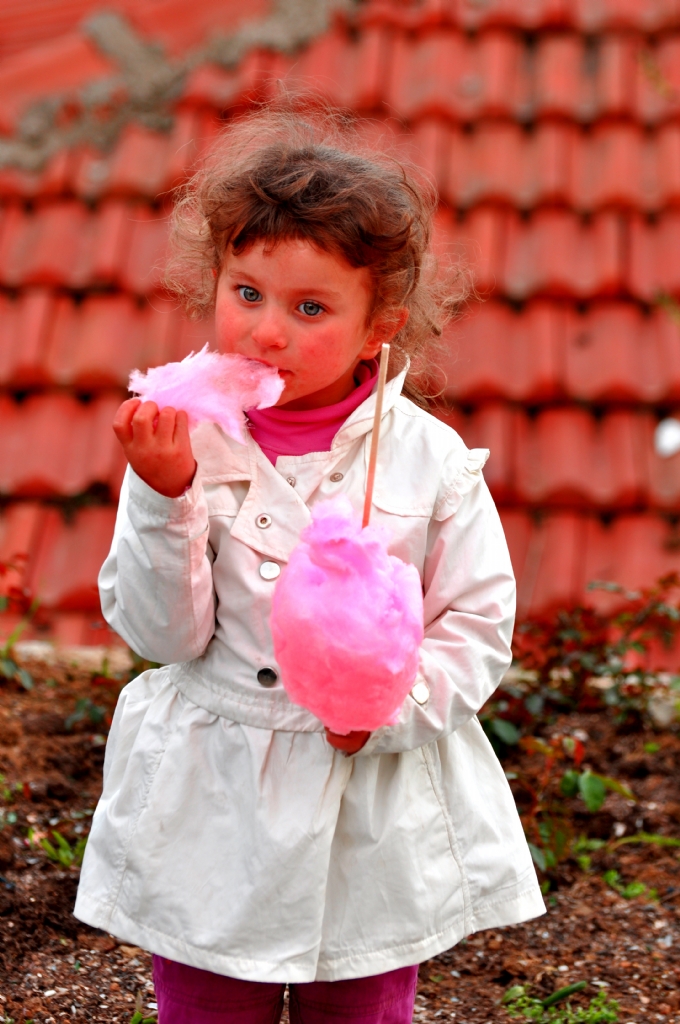 Bize bir top pamuk eker yetiyordu.