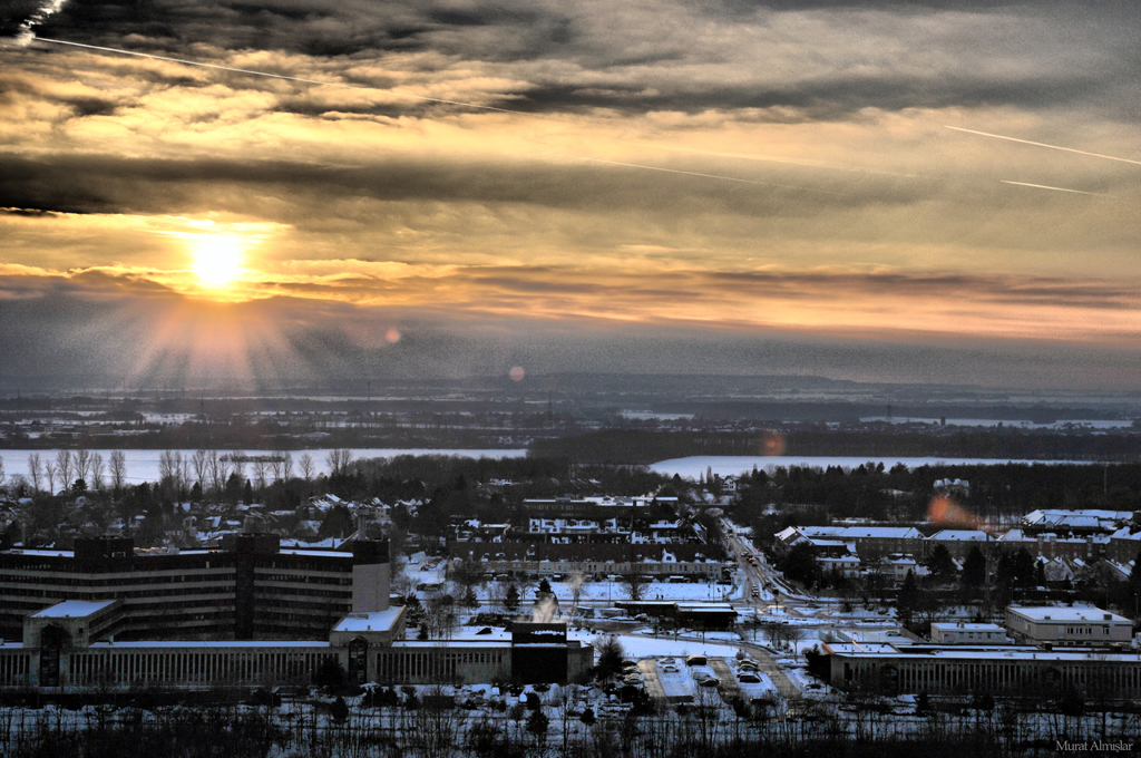 Kln de Aksam Olurken 