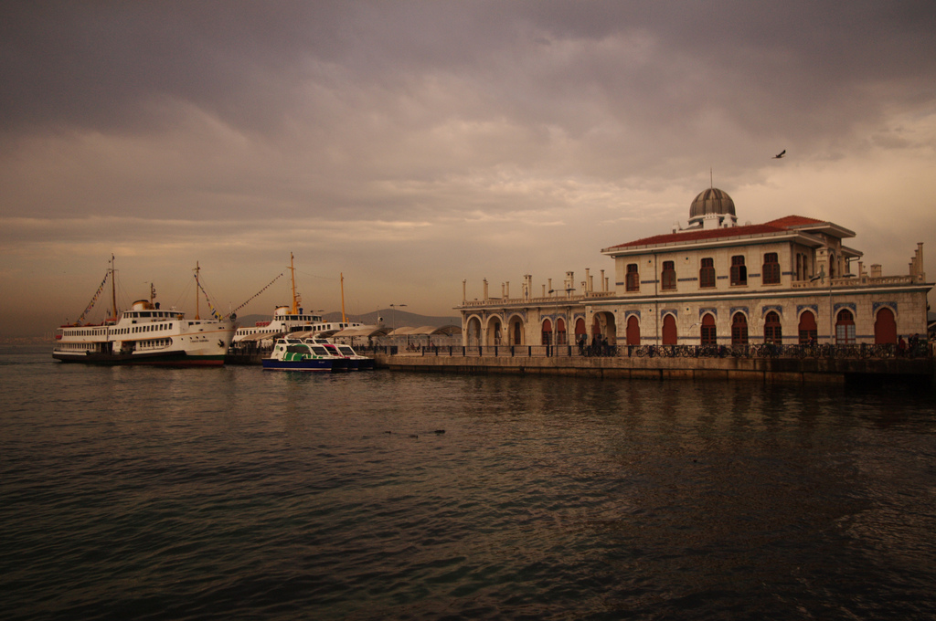 Yamasn Ada'mn stne yamurlar