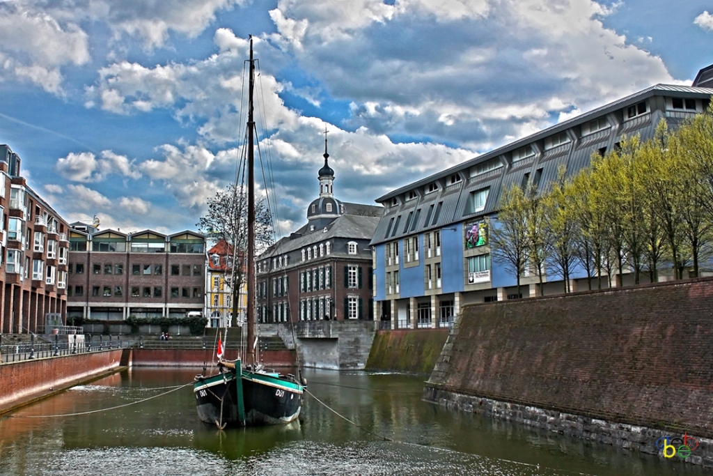 Dsseldorf Altstadt- Segelschiff D1 - 