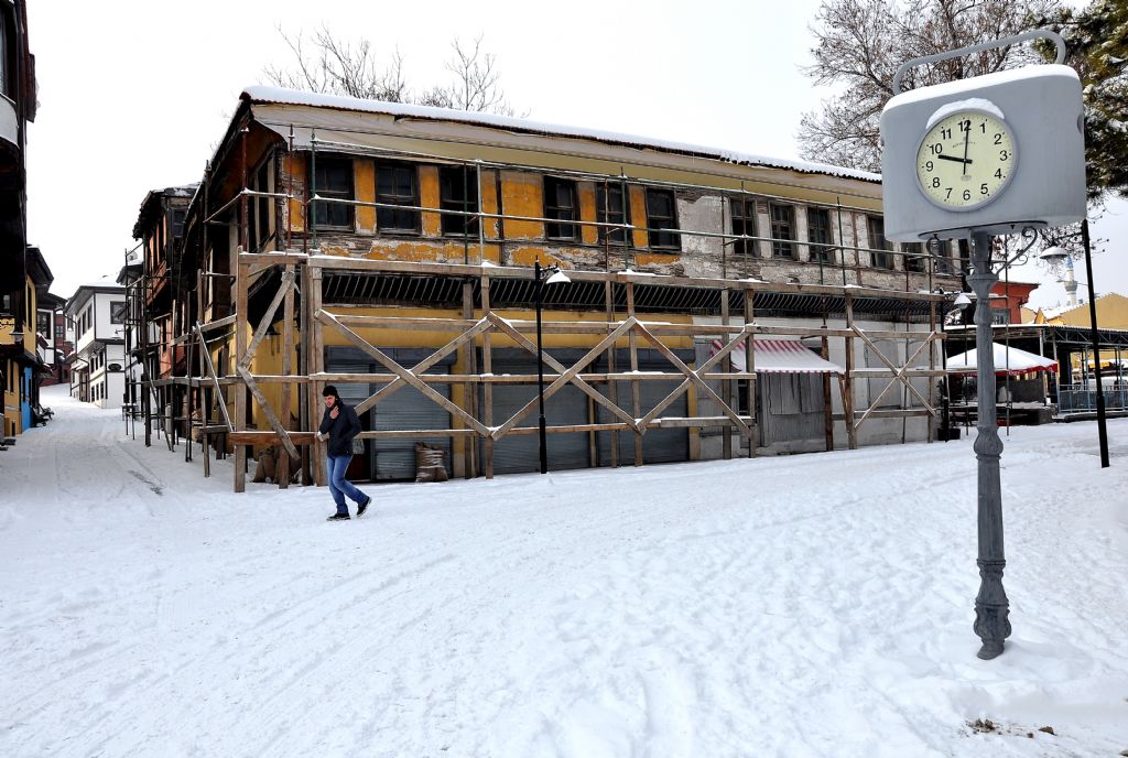 YIPRANMI HAYATLAR...