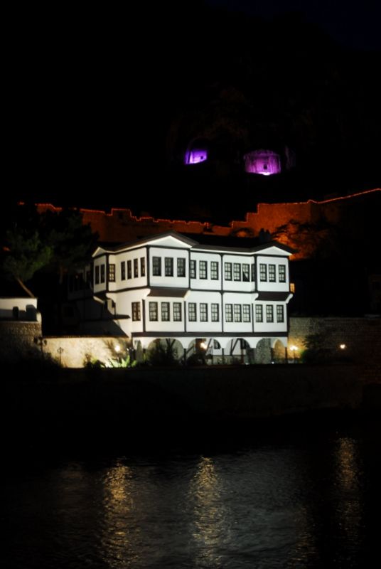 AMASYA'DA GECE OLDU...