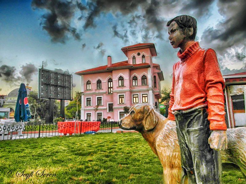 Kay�p �ehirde bir �ocuk a�lar . . .