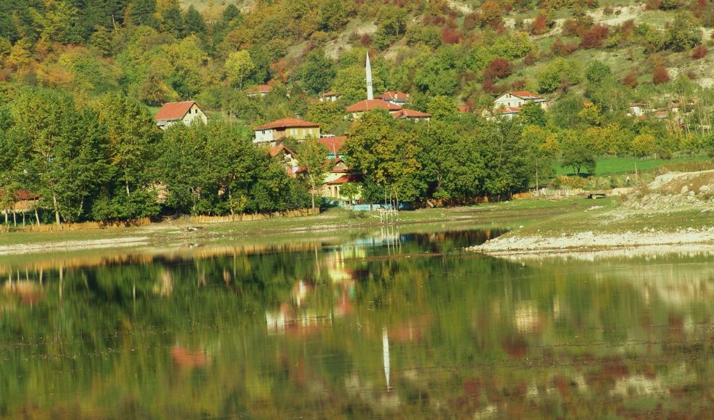 Bir ba�kad�r benim Memleketim...