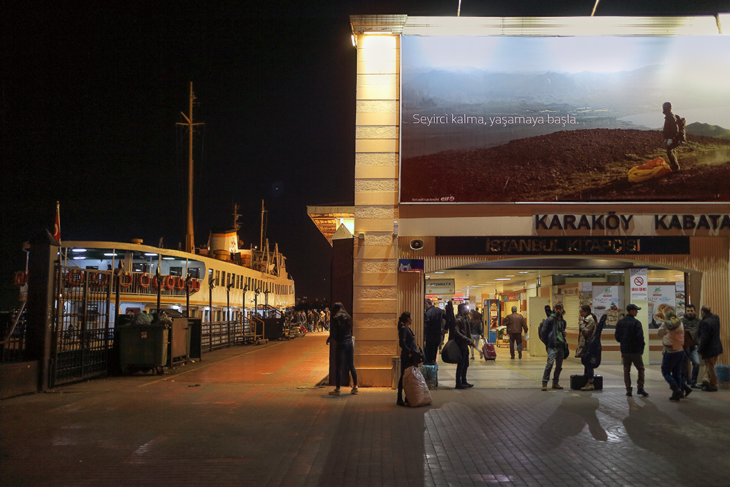 kad�k�yde ak�am