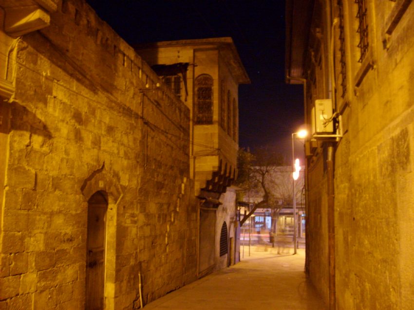 �ANLIURFADA TAR�H� EVLER